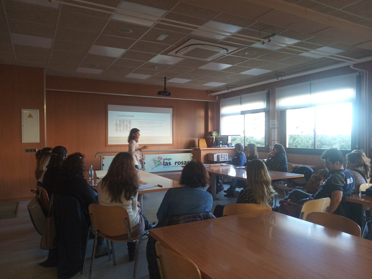 CrespoPoveda's tweet photo. Trabajando la Inteligencia Emocional en los Talleres de Familia con Emociones de Acción Familiar. https://t.co/mjvysBFeI3