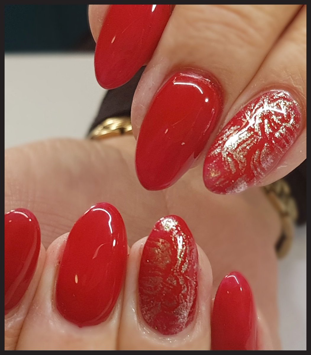 AvrilRobson12's tweet photo. Classic Red. #roja #rednails #Redress https://t.co/LyBmx1eHXs