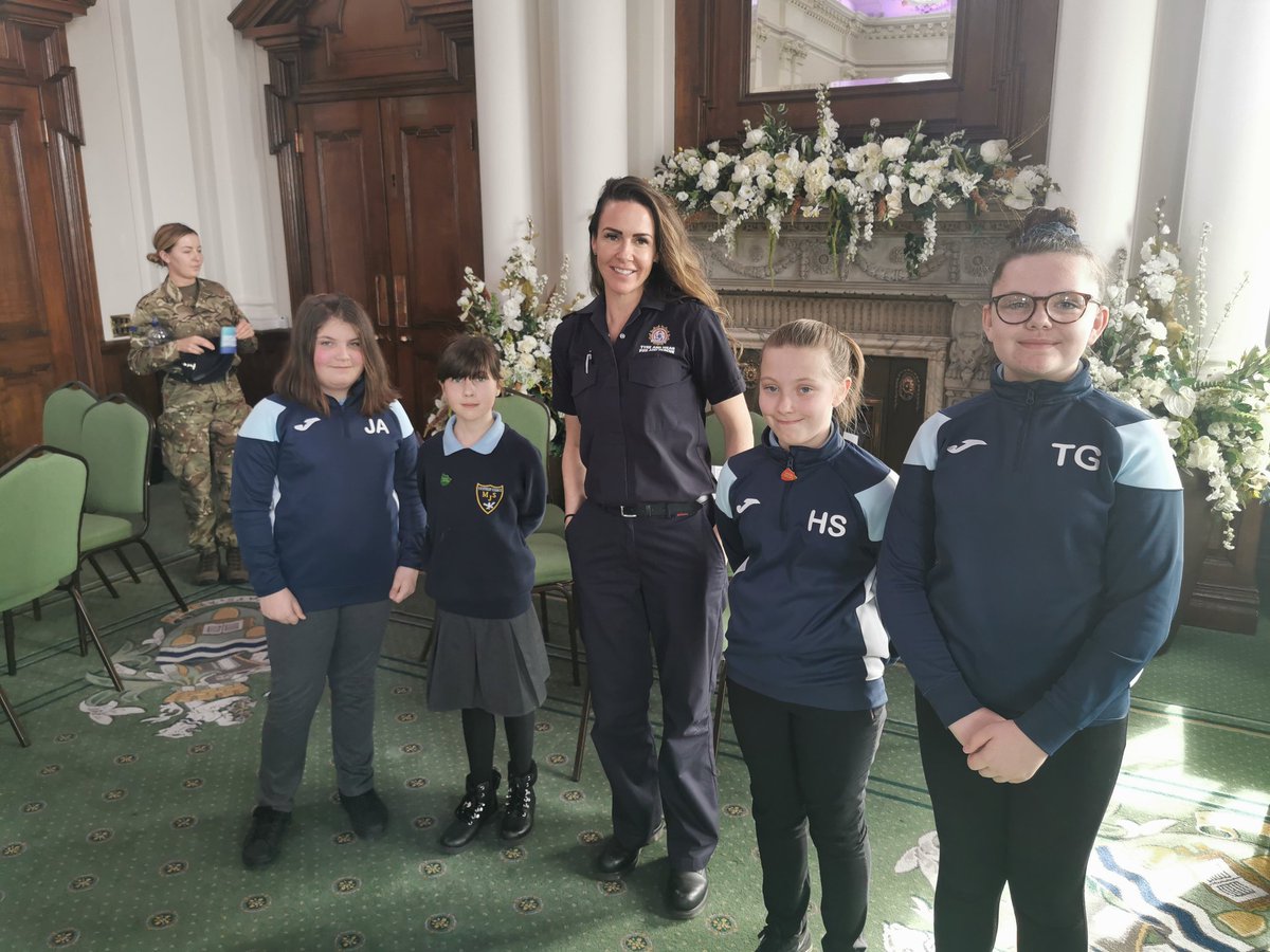 Four of our Y6 children attended an event for #IWD2020 today. A fantastic, inspiring event for our girls 👏
@gladhobson @Traceyd9 @KateOsborneMP @NPCInspNWearing @VenessaMcburnie