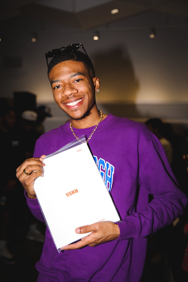 ISpeakWithAGift's tweet photo. My sweatshirt was $4 #Fresh4Less s/o the V$NR on the successful magazine release https://t.co/HDSLsZwVQn