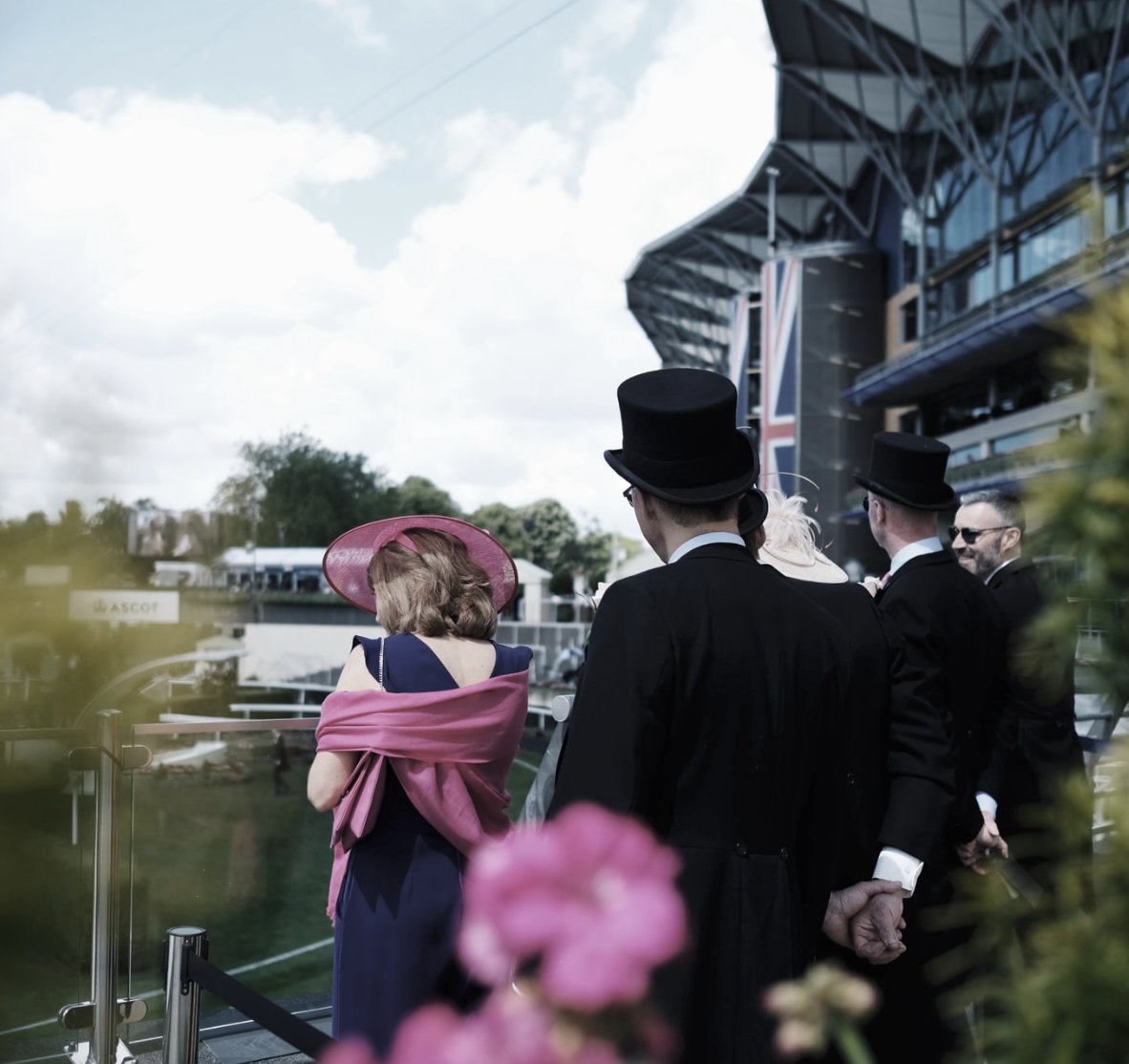 HIMaidenhead's tweet photo. This summer, the longest running drama returns...🐎   

Royal Ascot presents a spellbinding explosion of the senses, featuring an all star cast, unparalleled racing and exquisite Fine Dining...👌   

Why not stay with us? ➡️ https://t.co/OQ81tHNS6q https://t.co/zKFuiBgWqe