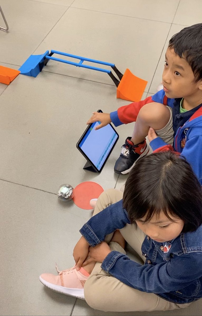 BestKidsofAll's tweet photo. Apple Store at Willowbrook Mall - programming robots through coding! @ChancellorComet https://t.co/eA9h1Ad4PI