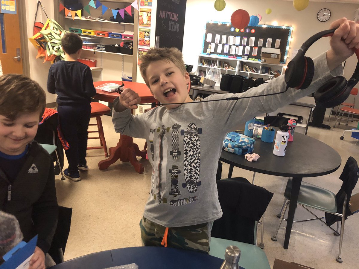 CassinghamCubs's tweet photo. Thanks to the Cassingham PTO for our new headphones! https://t.co/cy9fhmRpUo
