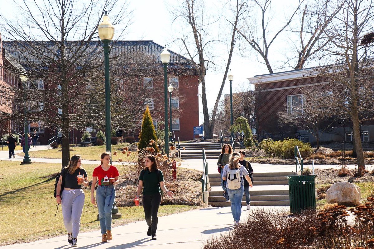 CCSU's tweet photo. Get outside and enjoy this incredible day☀️ #CCSUViews https://t.co/yLSTxkRmJc