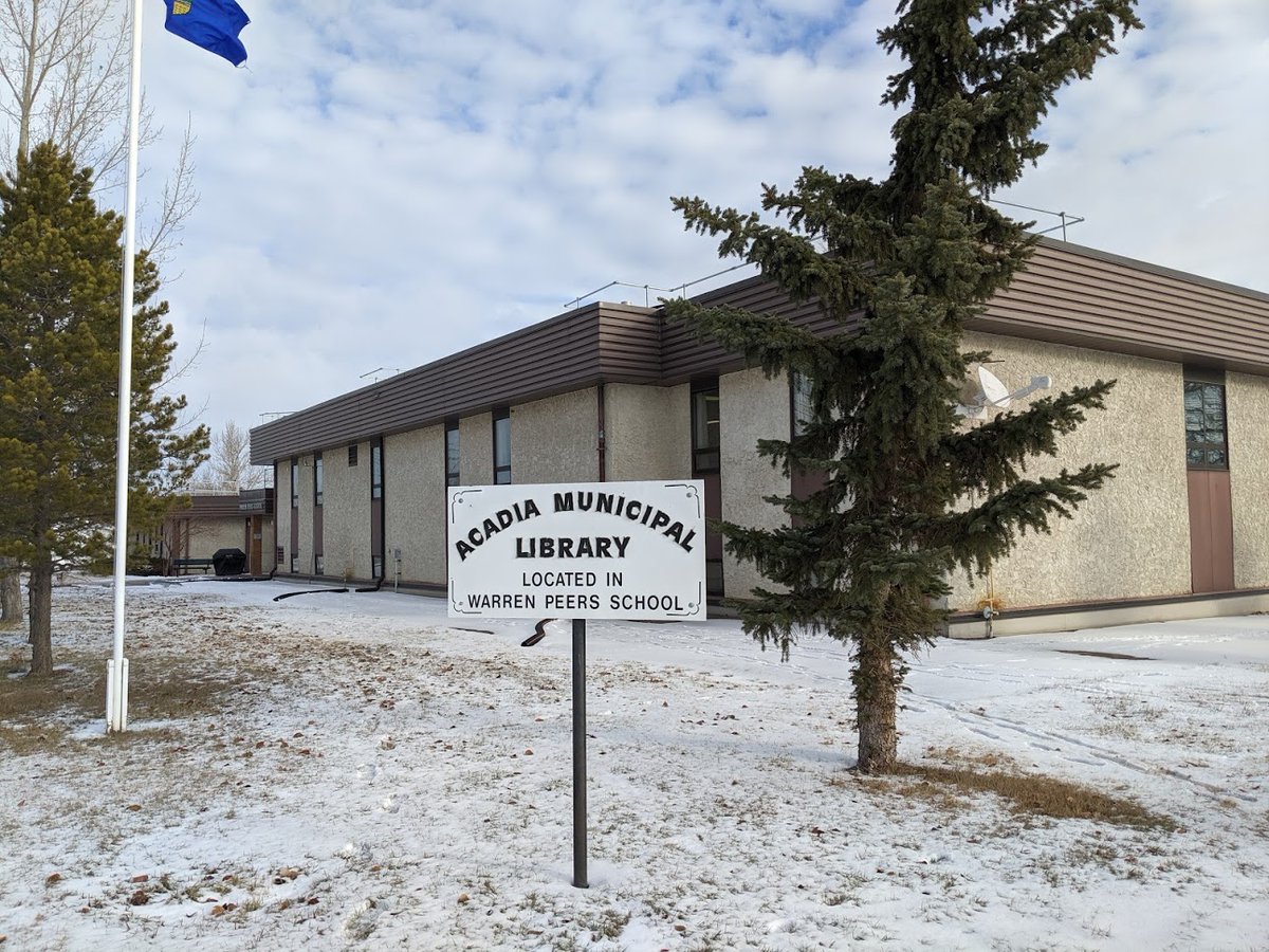 MarigoldLibSys's tweet photo. It's #memberlibrarymonday and this week we're checking out Acadia Municipal Library which is located in the Warren Peers School. Acadia Municipal Library has 3700 items in their collection! Check them out on their website https://t.co/yCPZALkzqQ. https://t.co/06OkcXI6Wi