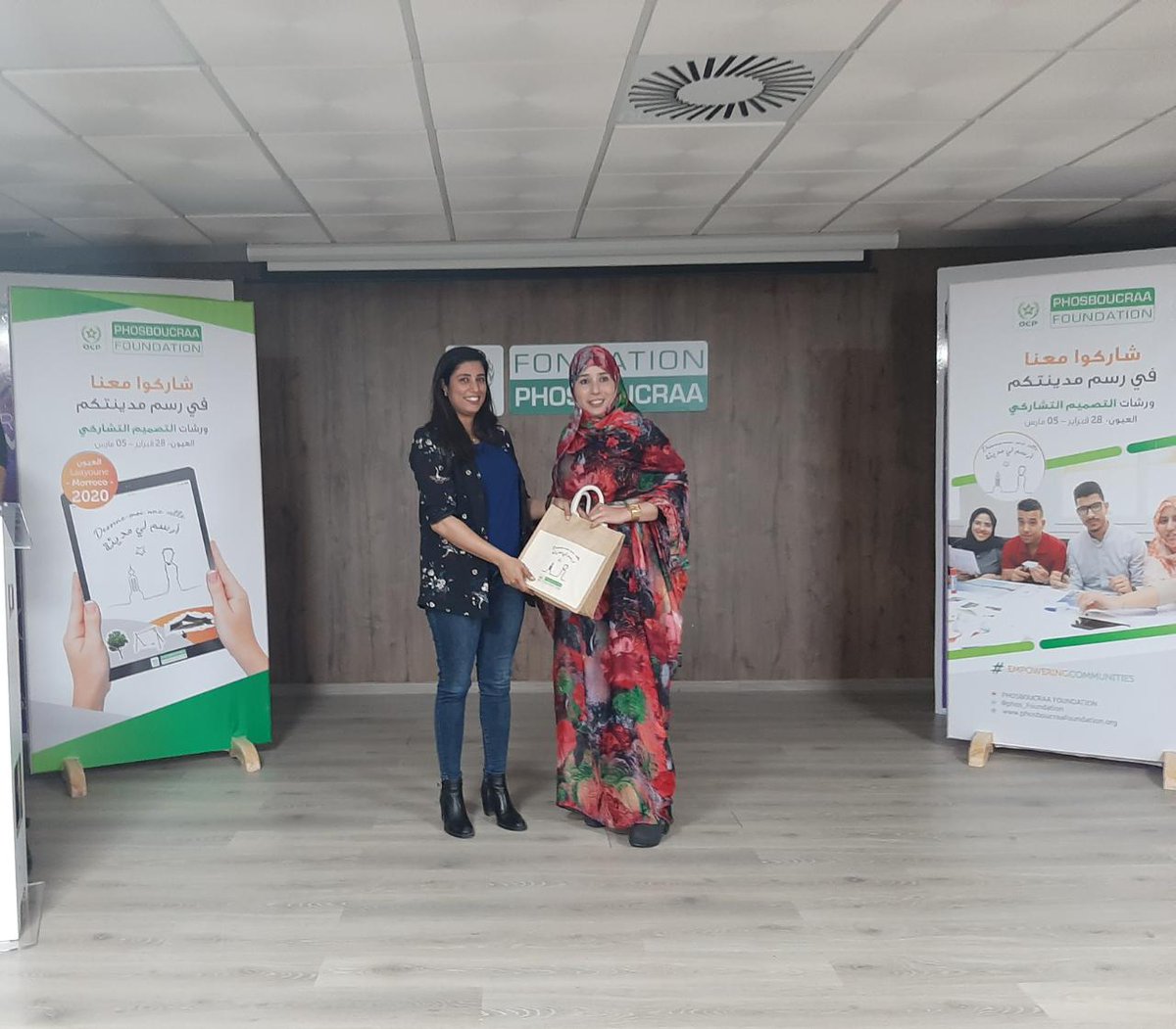 Phos_Foundation's tweet photo. Closing ceremony of the 2nd edition of Dessine-Moi une ville organized this afternoon at the #Laayoune Learning Center. Many Thanks to our 30 #volunteers, your help was so important to this project! #empoweringcommunities #empoweringyouth #DMUV https://t.co/OhINHWr8A3