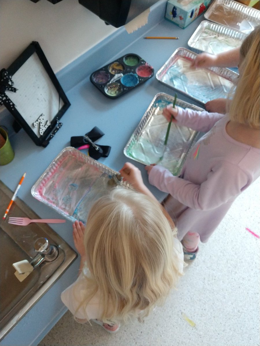 nimesys's tweet photo. Serious fun becoming scientists today #inquiry #kinderplay #sensory #3rdtoK https://t.co/f3bU3wZTg0