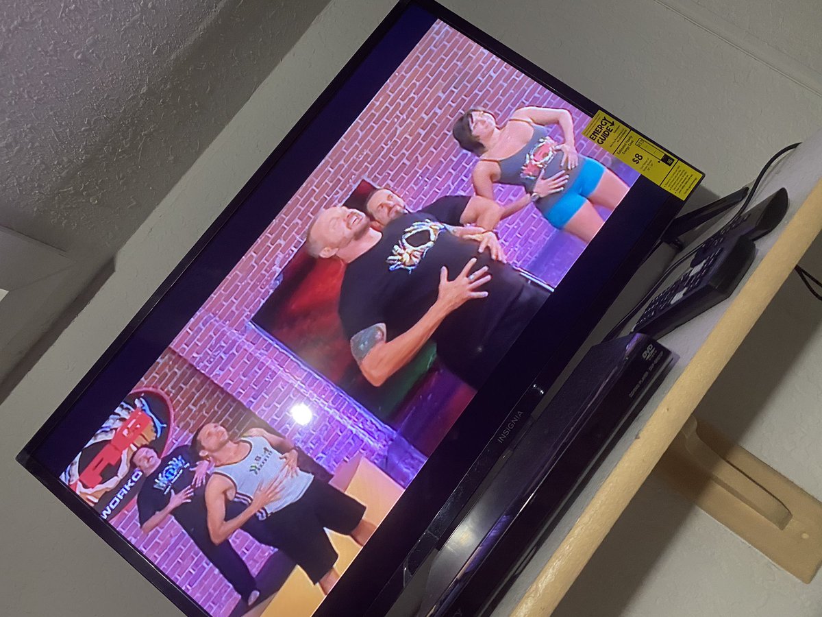 donstugots's tweet photo. @ber_kett @ZacharySoto8 @curlinrondo @ddelgado02 Got yoga and total gym in. Time to juice. #fitcheckin https://t.co/tHc08bnb3i