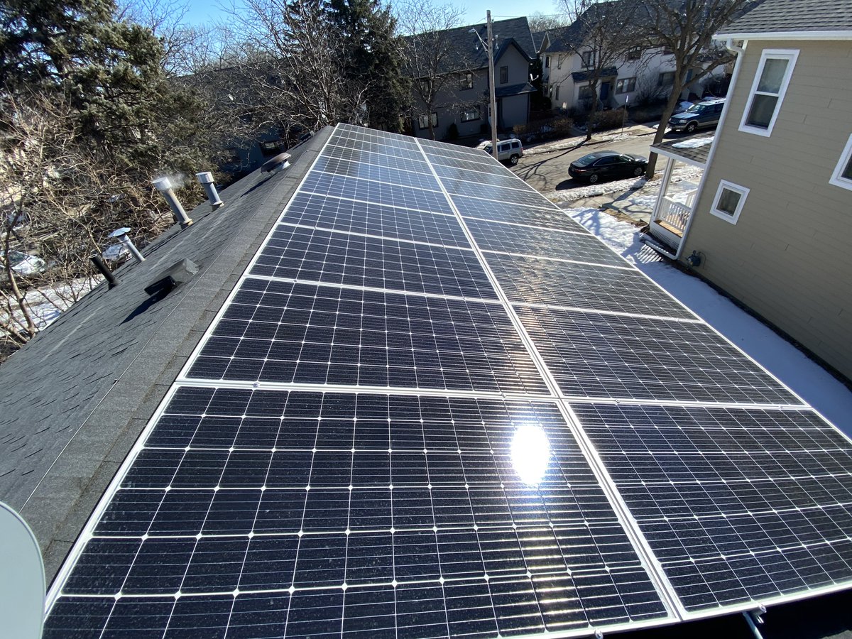 ApadanaSolar's tweet photo. The latest Apadana solar installation soaking up fantastic March sunshine! #solar #solarpanels #renewableenergy https://t.co/FxTSWmZG2I