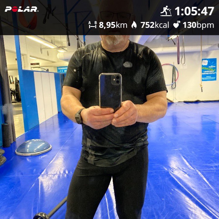 sebenteri's tweet photo. Viikonlopun treeniä! La juoksua matolla ja su maastopyörää. Eiköhän tässä kesäksi kuntoon päästä💪😃#polarvantagev #fysio2000 #rideep #cycli https://t.co/CcFkV6f43q
