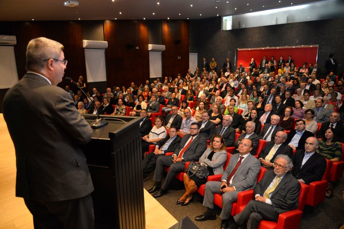 Na Associa&ccedil;&atilde;o Comercial e Empresarial de Minas Gerais, hoje, tive a honra de ser o orador oficial da