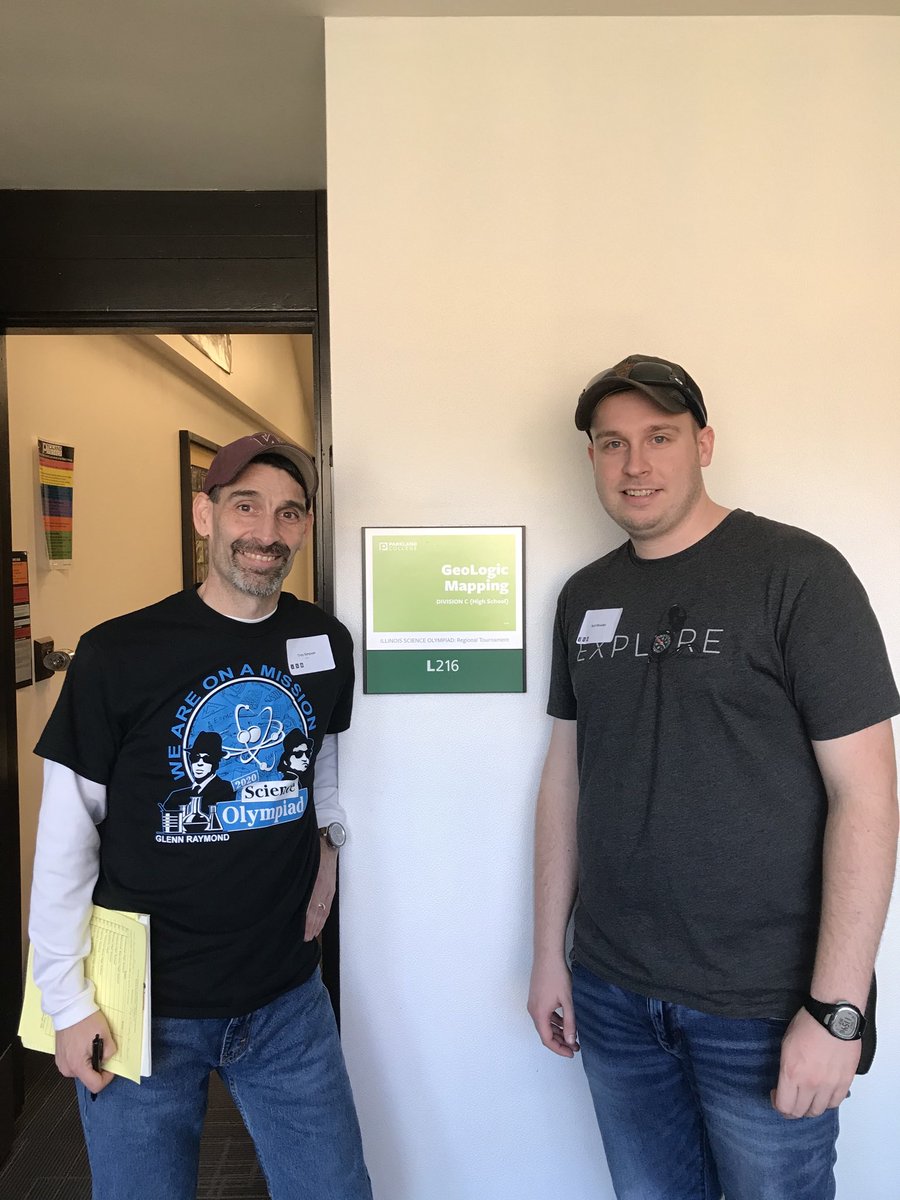 GRS_Science's tweet image. Always fun to work w/former student, @IllinoisSO⁩ State Champ &amp;amp; current ⁦@ILGeoSurvey⁩  geologist ⁦@13rhoane⁩ in running #GeoLogicMapping Event! ⚒
#GRStradition #GRSpride