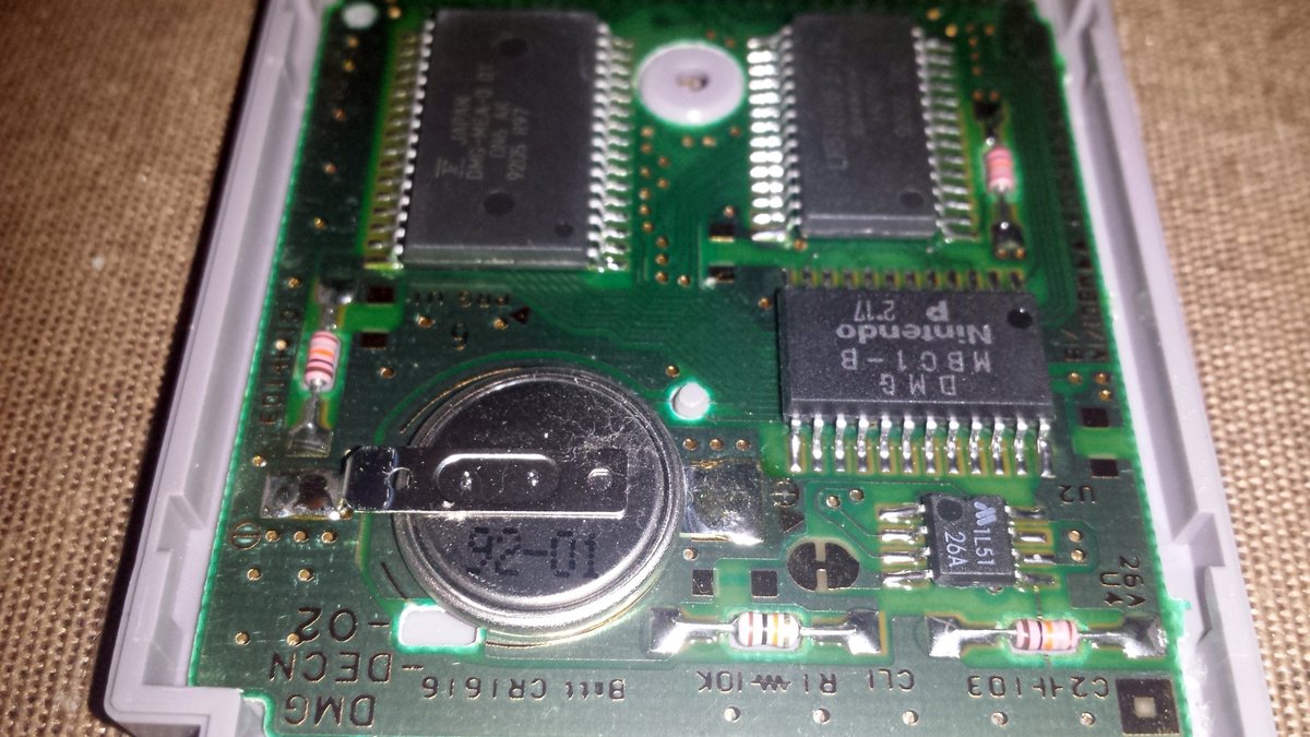 KayJay_EU's tweet photo. What is this sorcery that this battery kept my progress intact for over 28 years? How does it defy the laws of physics? #samus #metroid #nintendo #gameboy https://t.co/eWAeIdHany