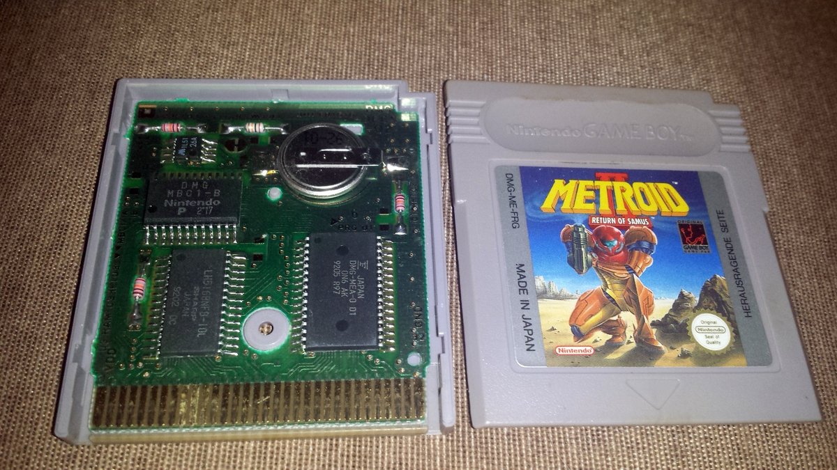 KayJay_EU's tweet photo. What is this sorcery that this battery kept my progress intact for over 28 years? How does it defy the laws of physics? #samus #metroid #nintendo #gameboy https://t.co/eWAeIdHany