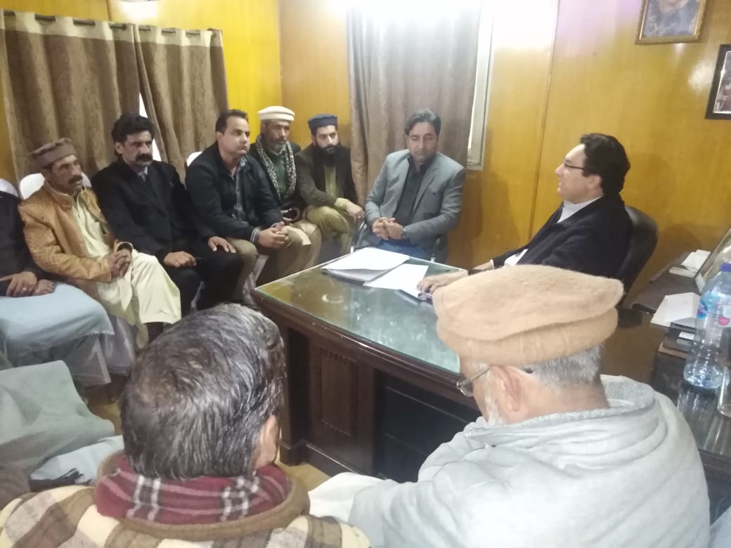 PTIAJK_Official's tweet photo. ضلع ہٹیاں جہلم ویلی کے راہنماؤں کے وفد کی مظفرآباد میں پاکستان تحریک انصاف آزاد کشمیر کے سیکرٹری جنرل عبد الماجد خان سے ملاقات ۔
ملاقات میں حالیہ تنظیم سازی اور  کارکنوں سے عدم مشاورت اور اس سے پیدا ہونے والے تحفظات سے سیکرٹری جنرل صاحب کو آگاہ کیا
(1/3)
#PTIAJK https://t.co/o5E1cjEguU