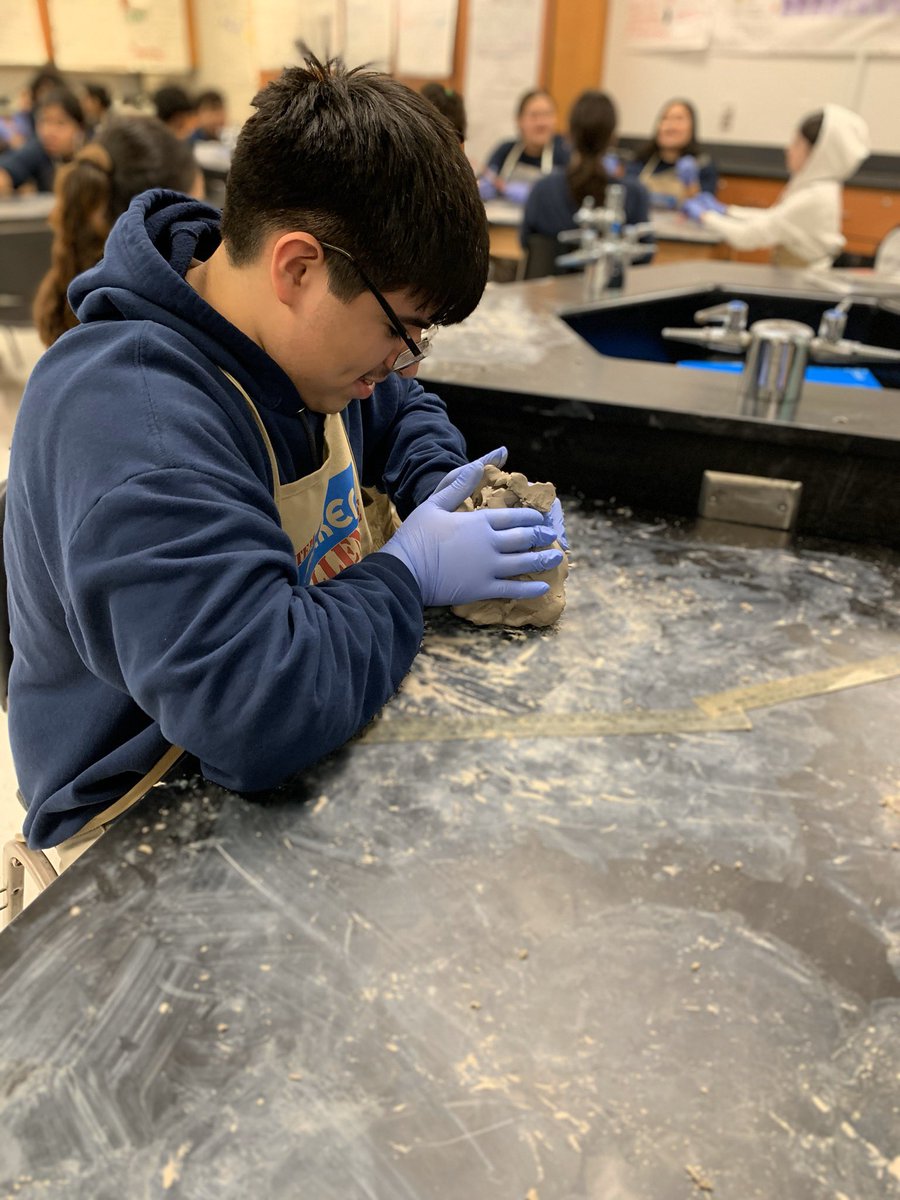LopezprinciPAL's tweet photo. 8th grade science students are creating clay mountain topographic maps @edison_school #edisonchapter2 #learnbydoing @MrRigneyScience @HISDEastArea https://t.co/iiFsb9902s