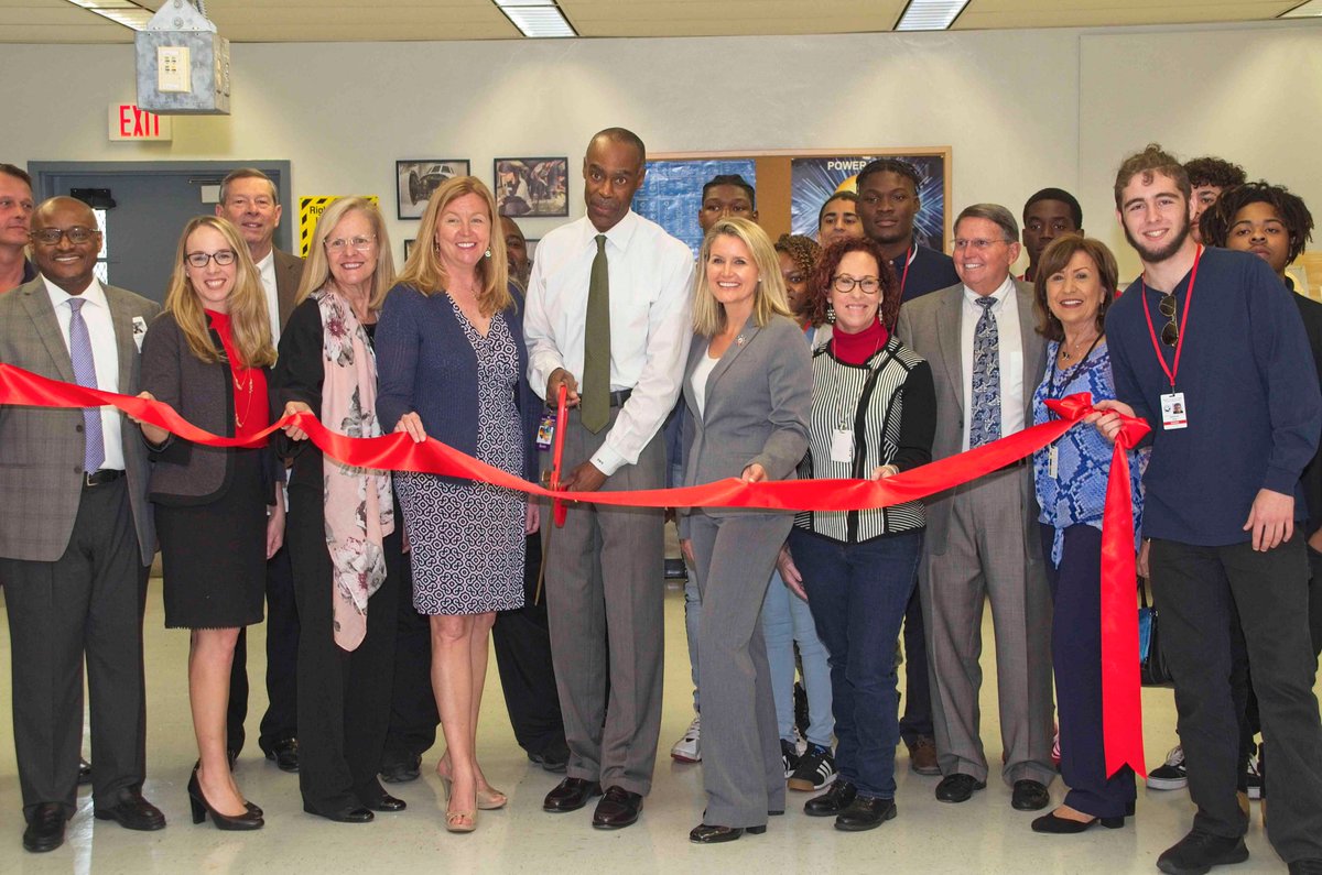 browardschools's tweet photo. Thanks to a partnership with the City of Fort Lauderdale Fort Lauderdale Executive Airport and @BrowardCollege, @browardschools Atlantic Technical College celebrated a ribbon-cutting ceremony today for its new Avionics Systems Technician Program. https://t.co/i1s6eeuSBX