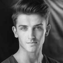 PrettyWomanOLC's tweet photo. Ben Darcy - @mrbenjamindarcy
Ensemble https://t.co/sUQvsLb9wK