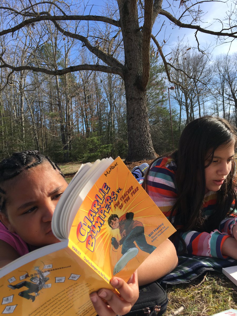 cmcbeeteach's tweet photo. Book Club outside today! #CCESPROUD @TigersCCES https://t.co/1WSFmpsJHB