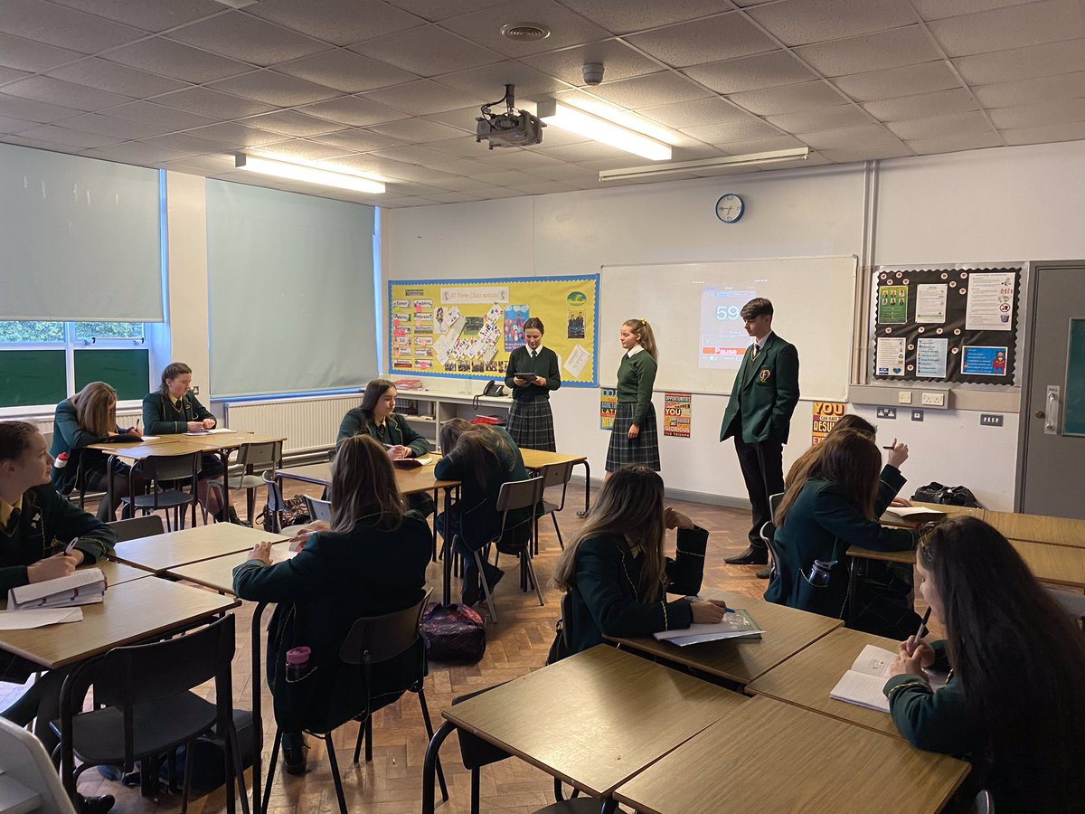 UiMhora788's tweet photo. Seachtain na Gaeilge faoi lán seoil i gColáiste Chaitríona! Go raibh maith agaibh @stcatsgaeilge as teacht isteach inniu! Bhain na daltaí i mbl8&amp;9 an-sult as! Maith sibh! 

Coiste na Gaeilge did a great job with their Irish workshops with Yr 8&amp;9, maith sibh! #❤️An Ghaeilge 🍀 https://t.co/L9ztkab8Ym