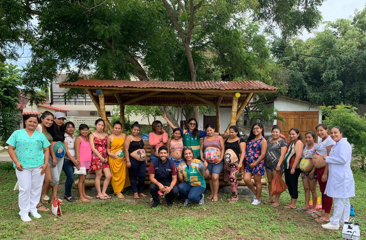 DPS_LosRios's tweet photo. #SantaElena | El Club de Embarazadas de Olón con asesoría del personal de @Salud_CZ5 y #MédicoDelBarrio informa los signos de peligro en el embarazo, además se realiza actividades lúdicas que fomentan el vínculo afectivo entre la madre e hijo. #MSPdeTodosyParaTodos https://t.co/zGBGe2v5XI