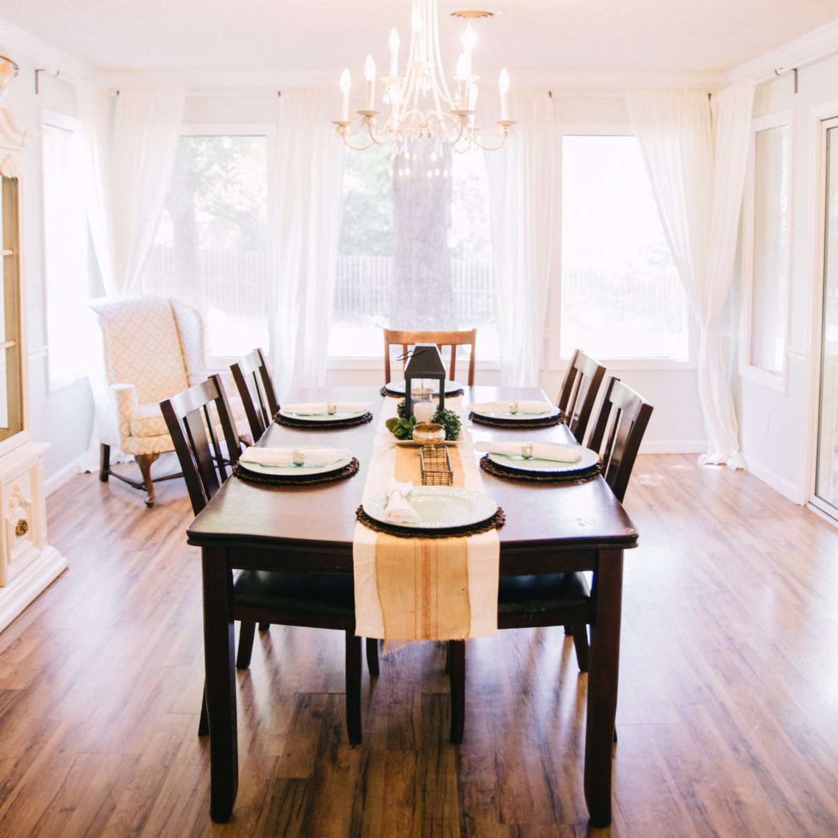 Sharonandsons's tweet photo. Fine dining calls for fine floors. Fine floors calls for calling us. https://t.co/CuogPfxKDL