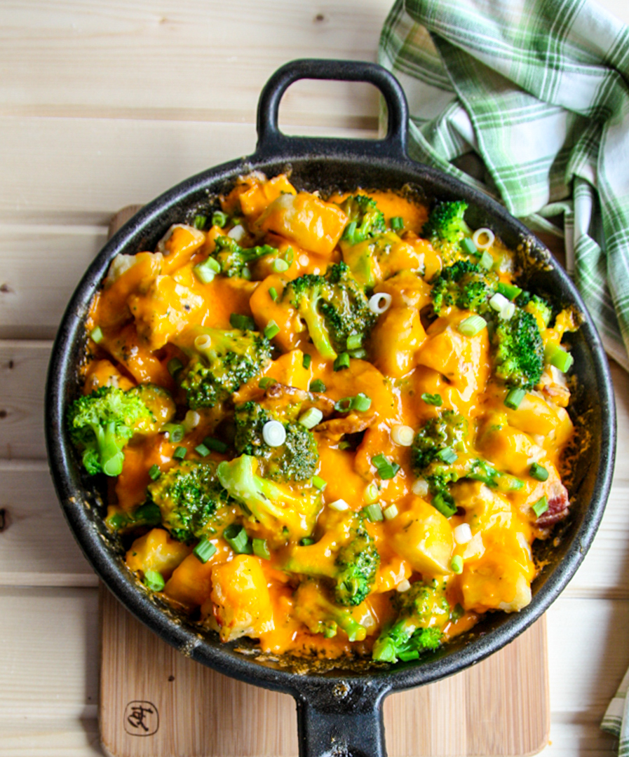 bckitchenqueen's tweet photo. In need of comfort food? This Ranch Chicken & Potato Casserole with Bacon, Brocolli, and oodles of cheese will fit the bill perfectly. Get the recipe: https://t.co/DbVy0OAlod
or pin https://t.co/cNvwnT5UHn
#comfortfood #ranchchicken https://t.co/aM9MsfcaVN