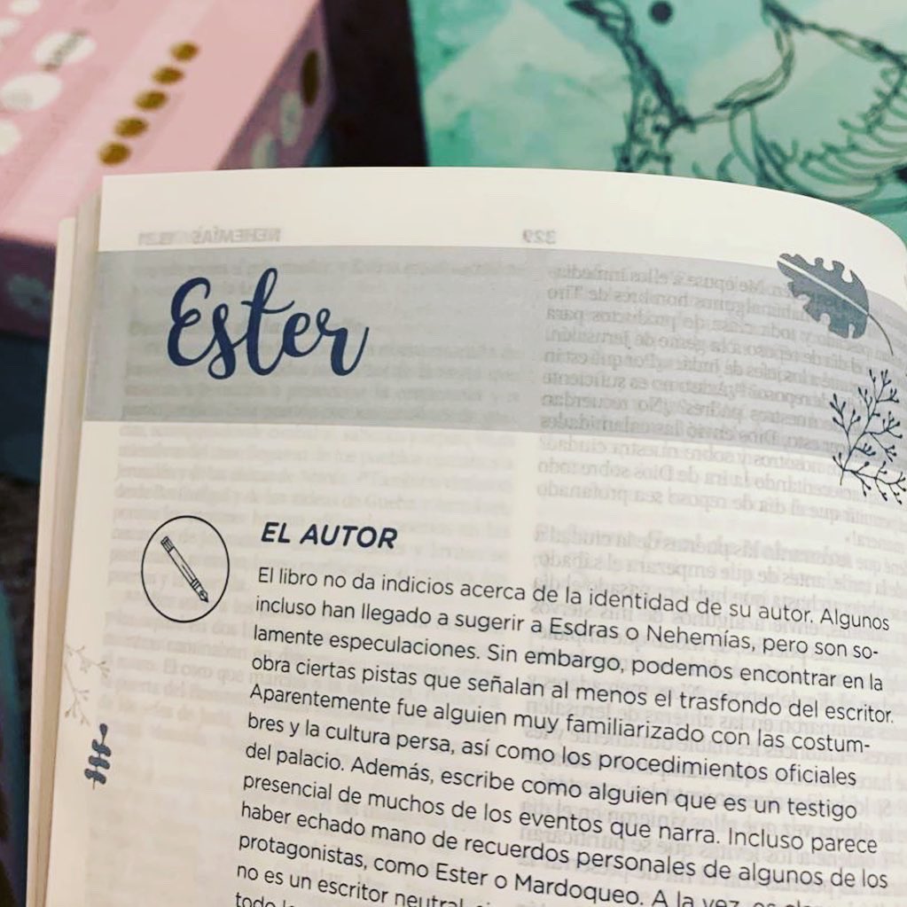 LucasLeys's tweet photo. En este mes de la #mujer te animo a regalar la palabra de Dios. Necesitamos la Biblia y esta para chicas de @e625com está realmente impecable. 🙌 https://t.co/wJdXGGu0dE https://t.co/yFveyDEEoE