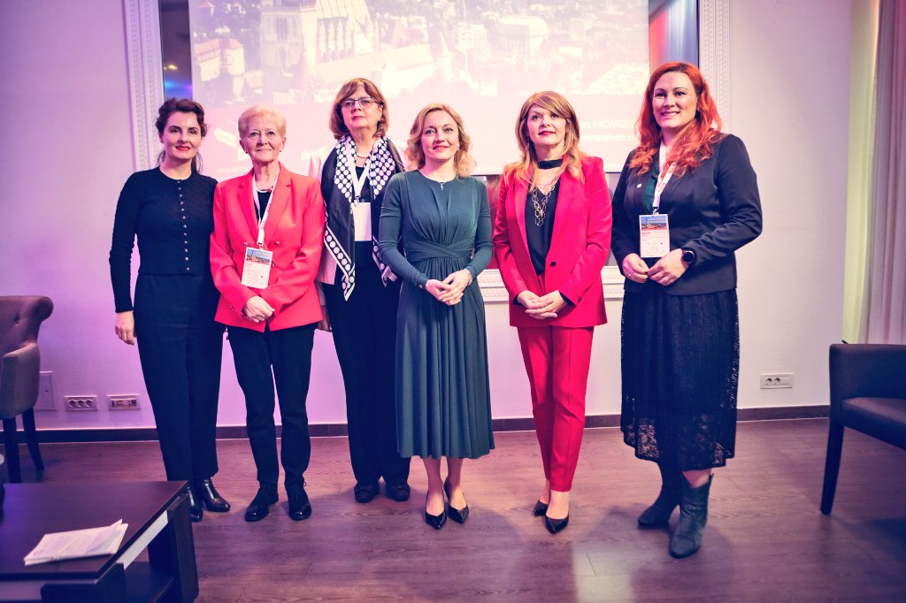 marijana_petir's tweet photo. Sudjelovala sam na panelu o ženama u politici na konferenciji #CWN2020 u organizaciji @CWNLeaders pod geslom 'Žene kao pokretači promjena' koja je posvećena ženama, promiče njihov rad, prati njihovo djelovanje, ističe dobre primjere i nagrađuje najbolje. #WomensDay2020 #Politics https://t.co/wMGu46XwkU