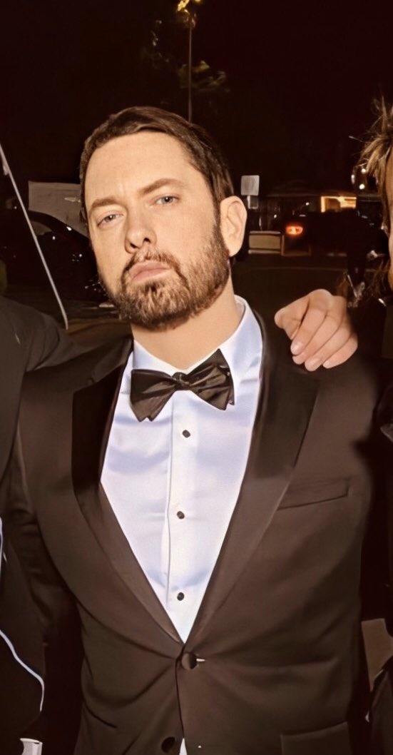 FireMarshallFT9's tweet photo. Eminem in a suit RT for good luck https://t.co/frpe6fVpc5