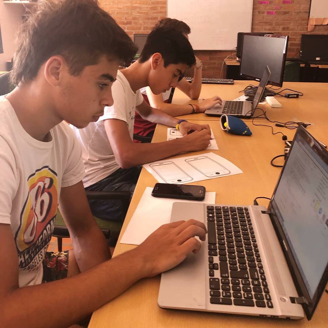 pzittosoria's tweet photo. PREVENT APP. Los alumnos de 4 año del colegio Mano Amiga de Pilar, desarrollaron una aplicación que brinda información sobre el Coronavirus y proyectan hacer lo mismo con el Dengue.
 #coronavirus #appprevent #ayudaalacomunidad #prevencioncoronavirus https://t.co/e2olRwPAFt