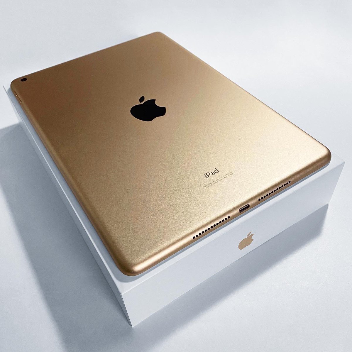 iCochiseTaylor's tweet photo. Latest addition to my Apple Collection the Apple iPad 7th Generation (128 GB/WiFi) in “Gold” color ! Beautiful addition on my 38th Birthday ! 🍎🍏📱💰🌹 #apple #ipad #ipad7thgeneration @tim_cook @cue @pschiller @Apple https://t.co/gFv9094lDQ