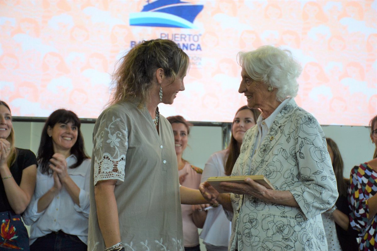 ptobahiablanca's tweet photo. Cálido acto por el #DiaInternacionaldelaMujer. El @cgpbb1993 reconoció a mujeres de gran trayectoria en diferentes ámbitos de Ingeniero White y Bahía Blanca. Un día para reivindicar la lucha, reflexionar y reconocer a aquellas que hacen historia por construir una mejor sociedad. https://t.co/nOIrGyNHlP