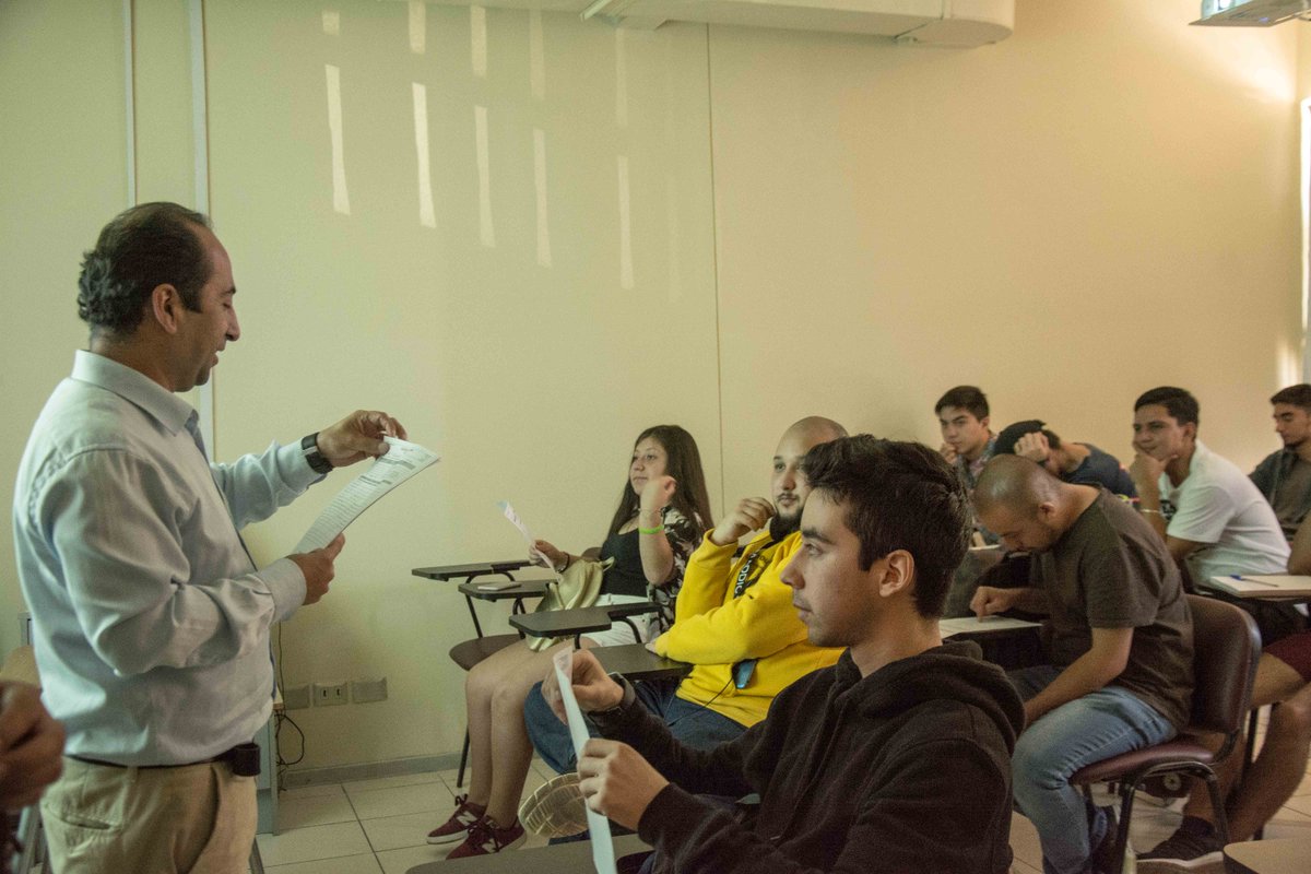 tupuedesconce's tweet photo. #SemanaCero | Nuestros académicos recibieron a sus nuevos estudiantes. https://t.co/7SJCajjyjk