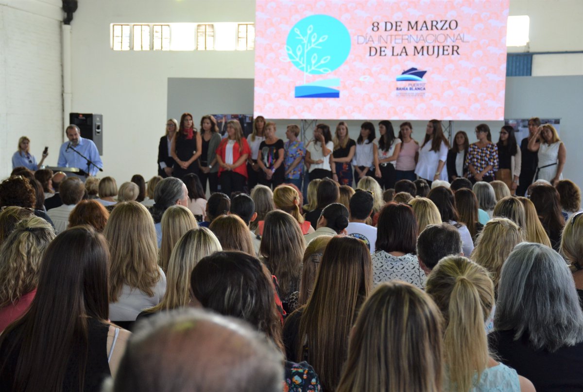 ptobahiablanca's tweet photo. Cálido acto por el #DiaInternacionaldelaMujer. El @cgpbb1993 reconoció a mujeres de gran trayectoria en diferentes ámbitos de Ingeniero White y Bahía Blanca. Un día para reivindicar la lucha, reflexionar y reconocer a aquellas que hacen historia por construir una mejor sociedad. https://t.co/nOIrGyNHlP