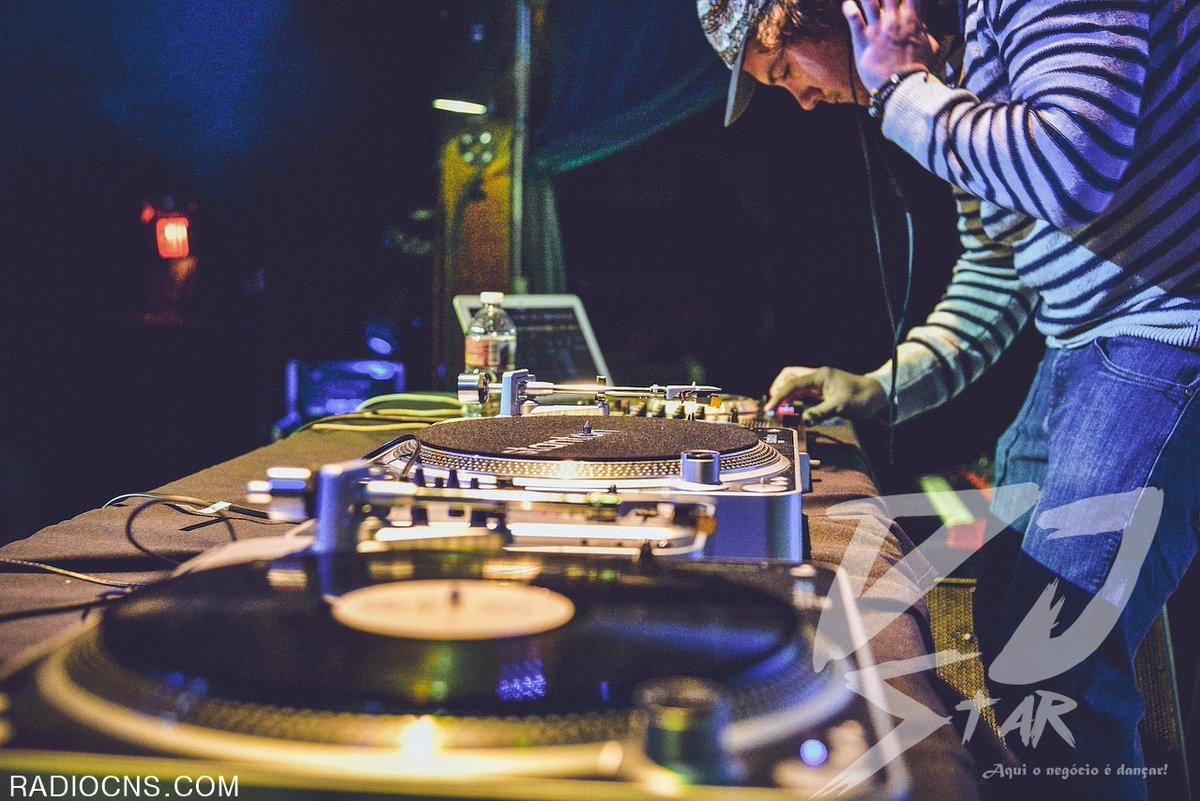 radiocns's tweet photo. Hoje é o dia do #DJ e queremos parabenizar o nosso DJ, o #MarioD.
Sucesso, @LopezMariod
#remix #EDM #Canoas #Aradioqueligavoce #techno #trance #housemusic #eletronicsound #sessions #remix #DJstar #Poa #LTWTBarcelona #tape #vinil #dance #vamosdançar https://t.co/Z9drGbtu9R
