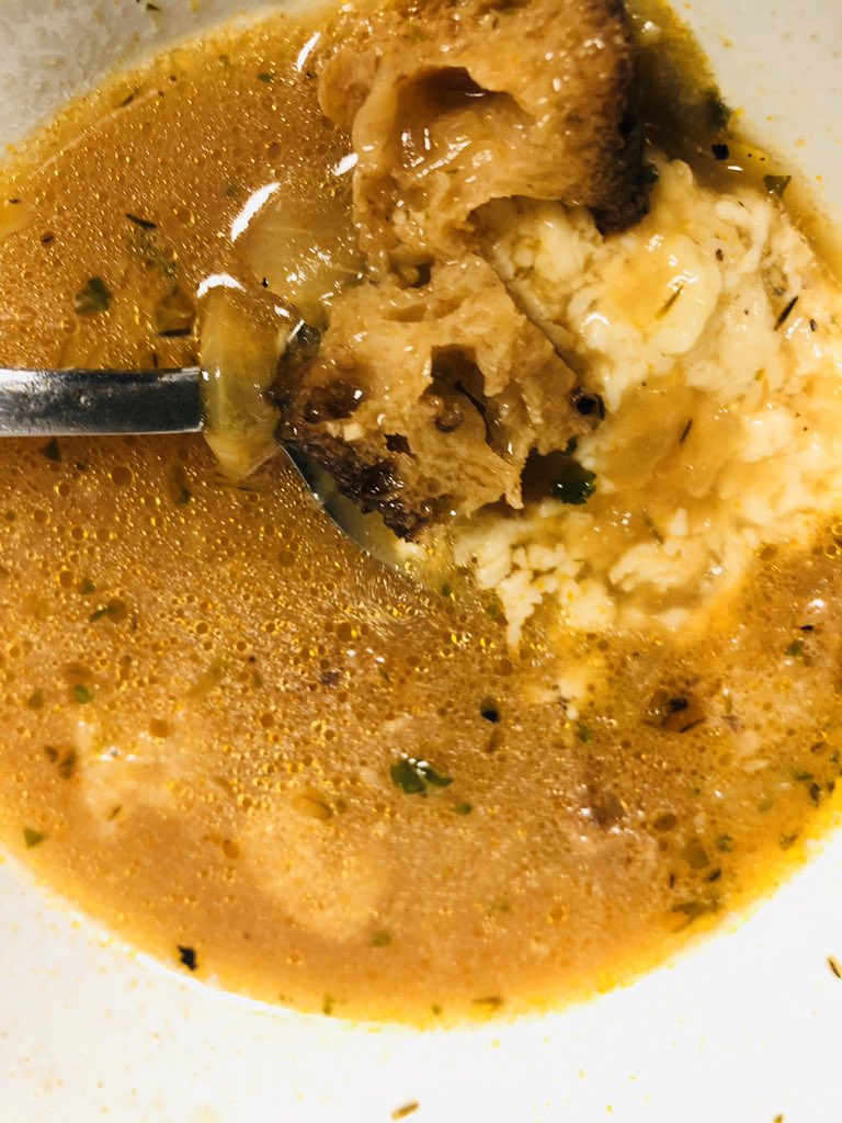thenowastechef's tweet photo. Hard to beat a good old French onion soup in a day like today. It’s a pity we didn’t get the chance to beat the French this weekend too. #frenchonionsoup #soup #realfood #roastedbones #rugby #feelgoodfood https://t.co/RfQXOyemaJ