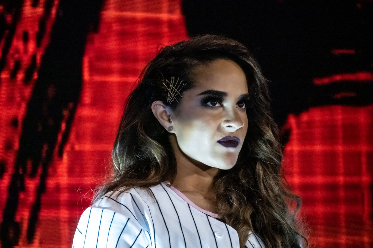 ThrillHolder's tweet photo. 📸 👑 #KingKota @DakotaKai_WWE making her way down to the cage with @RaquelWWE. 🤙

#NXT | #NXTonUSA | #NXTFSLive https://t.co/gOXTCeyF99