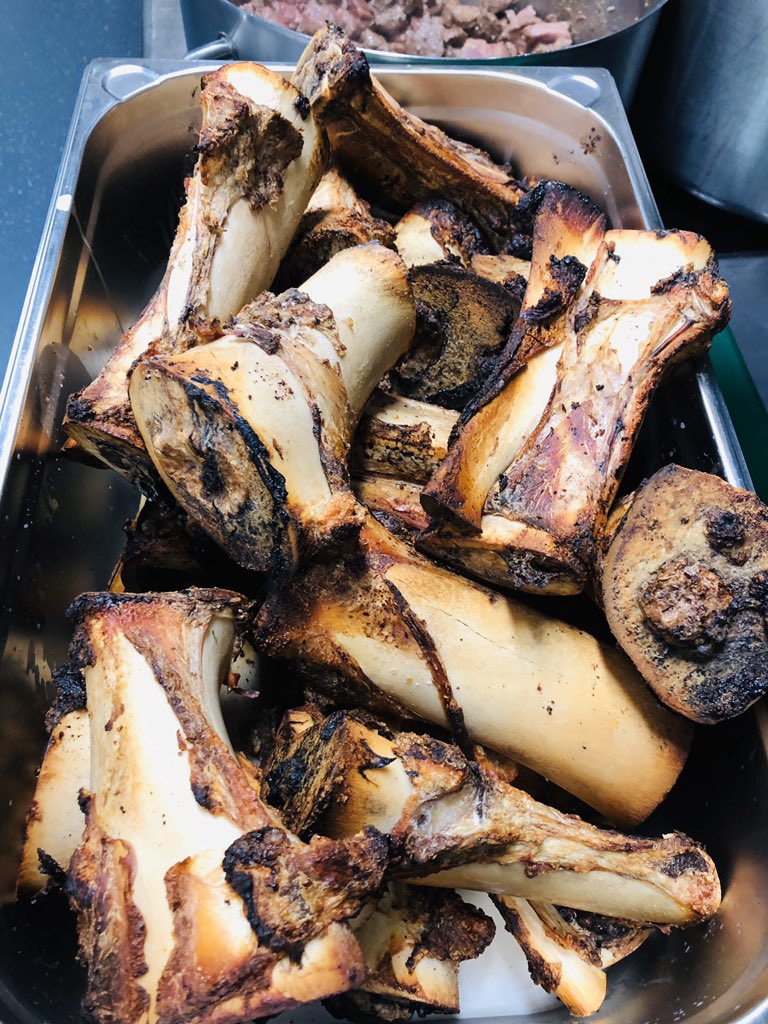 thenowastechef's tweet photo. Hard to beat a good old French onion soup in a day like today. It’s a pity we didn’t get the chance to beat the French this weekend too. #frenchonionsoup #soup #realfood #roastedbones #rugby #feelgoodfood https://t.co/RfQXOyemaJ