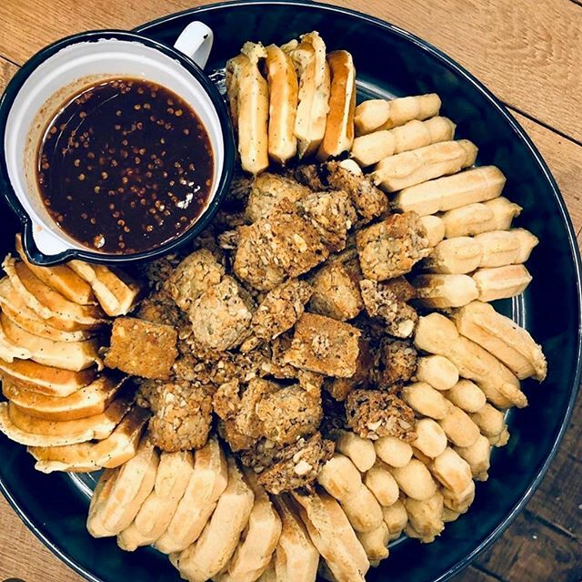 Now that’s a waffle spread we can get behind!!! Amazing😋. #wholeme #waffles #breakfast #cleaneating #cleaningredients #wellandgoodeats #glutenfree #thefeedfeed 📸: @eatplacemat ift.tt/2Q1RDoy