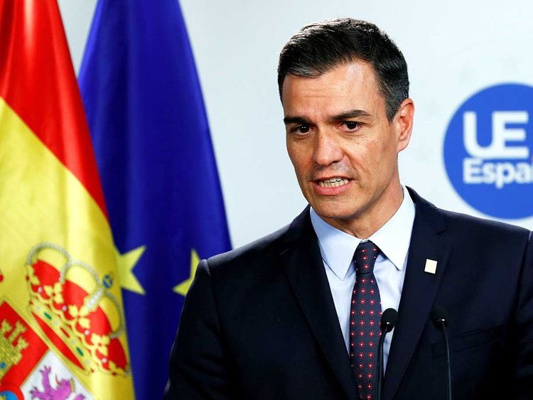 DrTedros's tweet photo. Very good discussion with 🇪🇸 Prime Minister @sanchezcastejon about #COVID19. Much appreciation to PM Sanchez for his political commitment. Spain exemplifies the all-of-government approach needed to fight #coronavirus. @WHO stands ready to support all countries in stopping #COVID https://t.co/tYYvPkuGKv