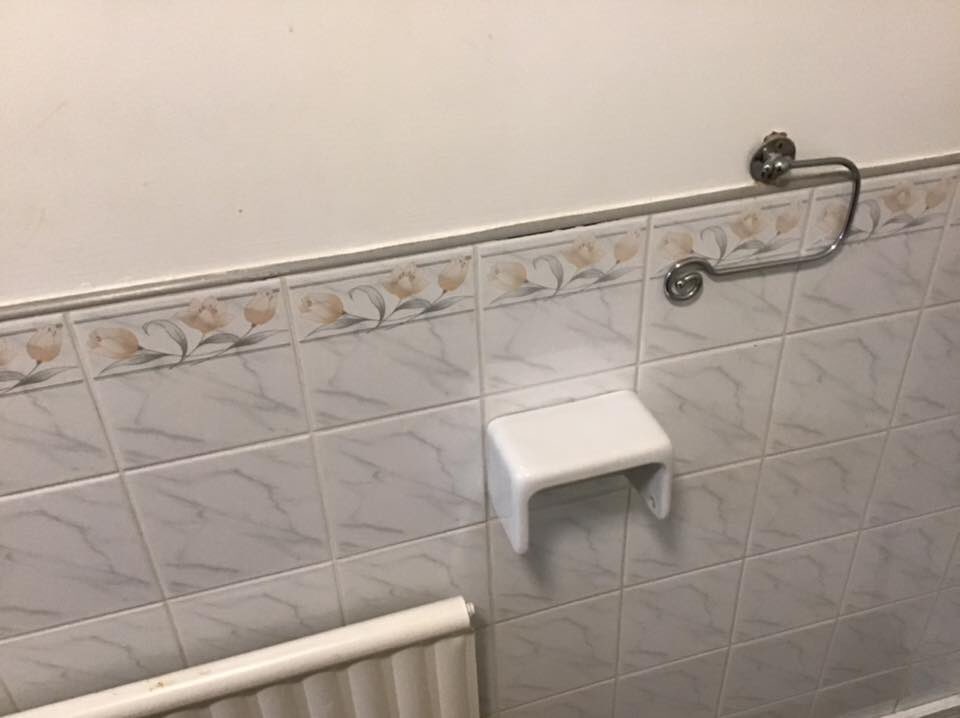 EmmyjEmma's tweet photo. @Shearings my parents arrived at the Royal hotel Whitby and it wasn’t ready due to most of the previous guests having sickness bug. No dinner ready for them and no rooms ready. Then the room looks like this. Apparently it’s been cleaned 🤷🏼‍♀️ https://t.co/1lBjdraXEn