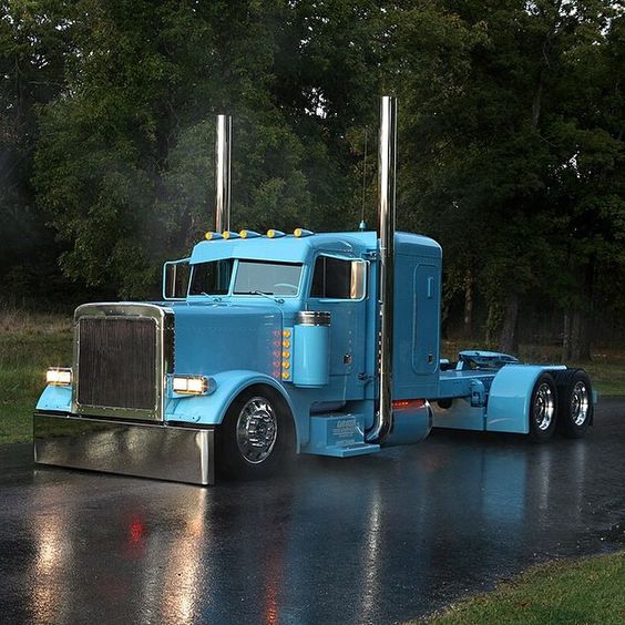 TruckingDepot's tweet photo. What a great looking rig to get your morning started! https://t.co/SLQTATUnzs