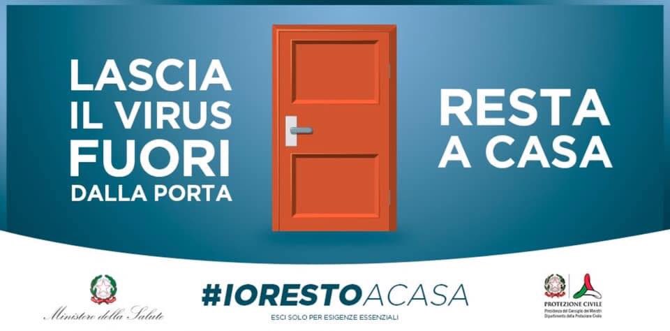 #restaacasa