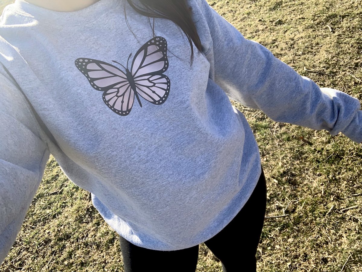 🦋 Butterfly Szn 🦋 search “butterfly” on alescustoms.com to see our new items! 
•
•
#PersonalizedItems #Cricut #butterfly #butterflies #springstyle