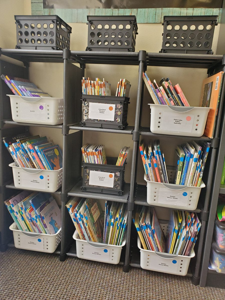 ChelsBels_3's tweet photo. My "NEW" library. My kiddos are going to be so happy! #JCTGoForLaunch #TheLearningCafe @JCTElementary We β€ READING! @LauraMaunsell1 https://t.co/yHa6NXDAwW