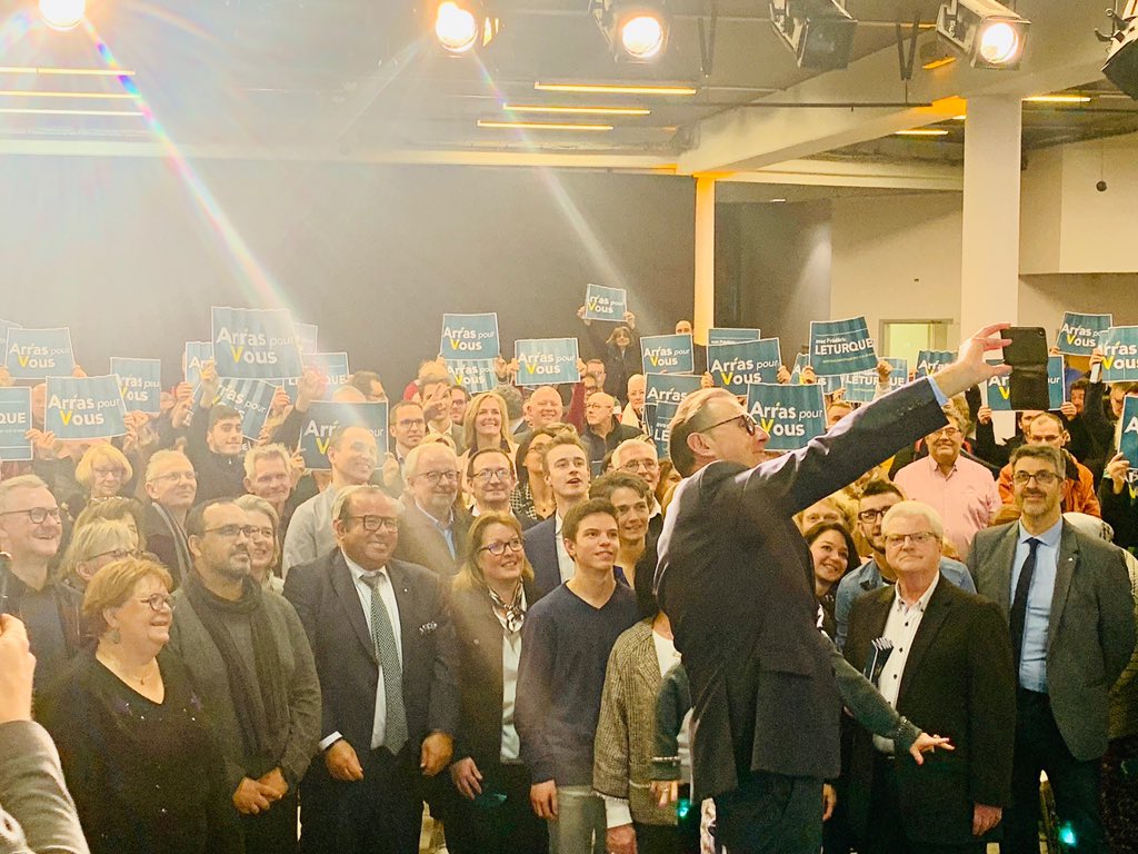 Leturque2020's tweet photo. 🔴Réunion Publique🔴

Le selfie de l’amitié pour terminer ce très bon moment partagé avec près de 500 personnes ce soir 🤳 ✌️

#Leturque2020 #ArrasPourVous #Arras #Arras2020 #Municipales2020 https://t.co/hjfNl90gVi