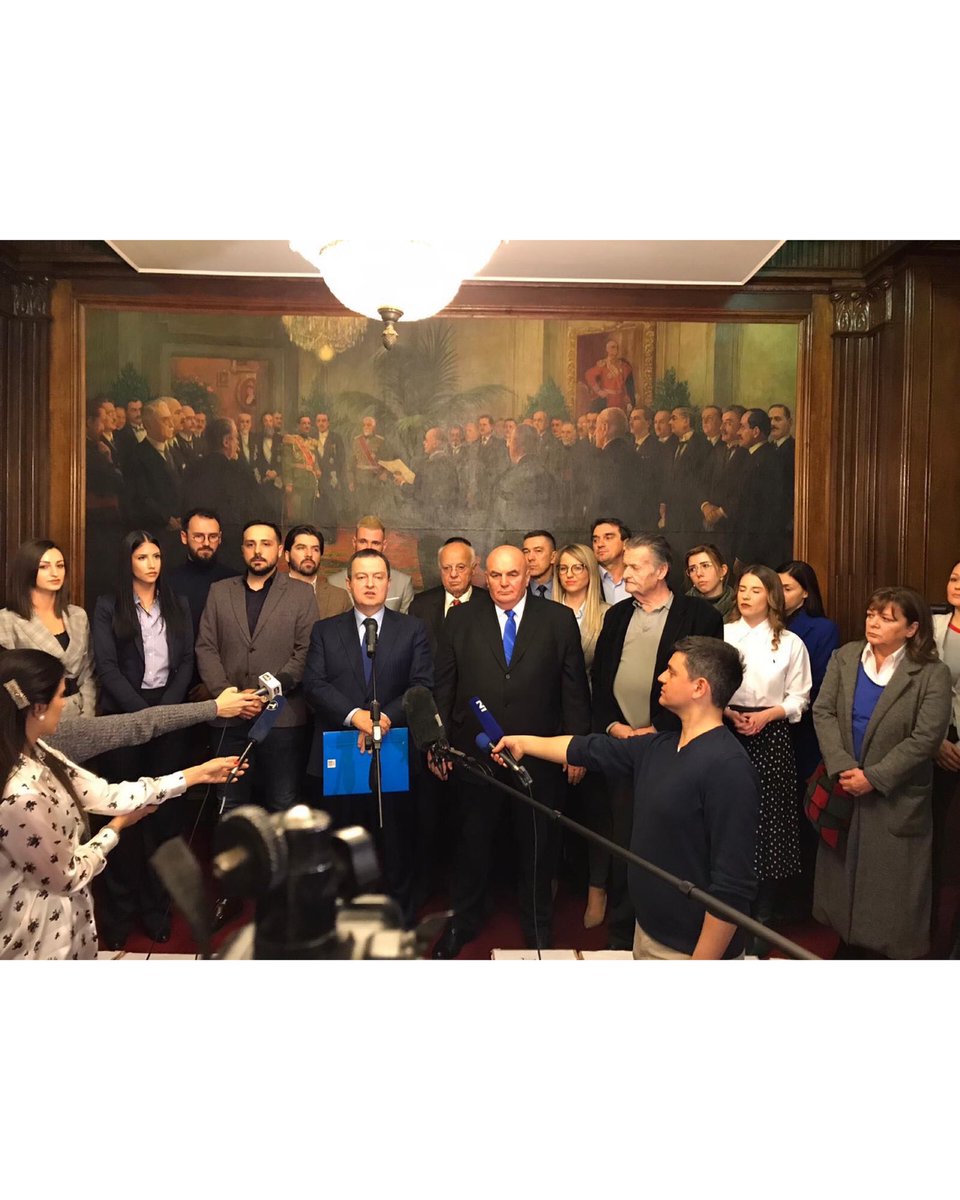 UgljesaM18's tweet photo. SPS pokazuje da mladi pored toga što su budućnost, budućnost daje u ruke mladima, da svojom energijom i kreativnošću, vođeni znanjem i iskustvom, grade jaču i pravedniju Srbiju. Veliki broj, na listi, mladih i obrazovanih, pored ljudi dokazanih u svojim profesijama, su dokaz toga https://t.co/cRDOWUAOGO