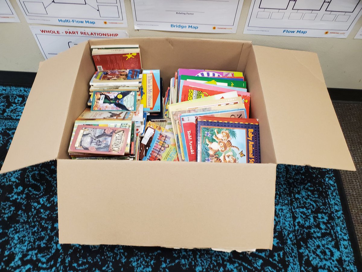 ChelsBels_3's tweet photo. My "NEW" library. My kiddos are going to be so happy! #JCTGoForLaunch #TheLearningCafe @JCTElementary We β€ READING! @LauraMaunsell1 https://t.co/yHa6NXDAwW