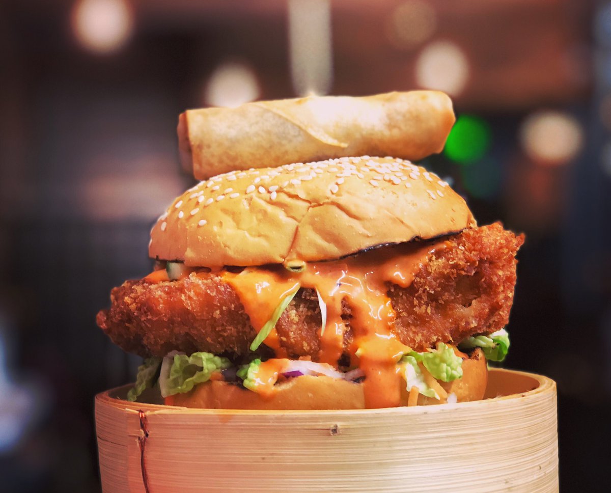 WowYauChow's tweet photo. #Special This Wed/Thur: Β£10 for our NEW #AngryBirdBurger with a Bottle of *Beer! #GoldenFriedChicken in a #sesamebun #ChineseLeaf #PickledVeg and our NEW #Angry sauce! #EatIn only. #SpringRoll Β£1 optional extra. #ChineseComfortFood #Alty #Altrincham #Mcr #Manchester #Cheshire https://t.co/mbp1dRqy6z